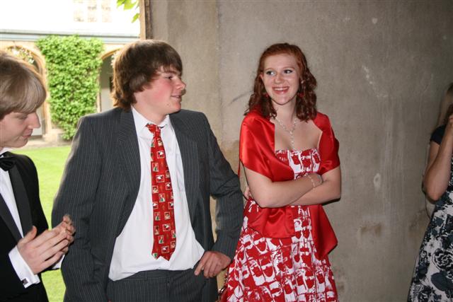 618x404 pixels (56K)